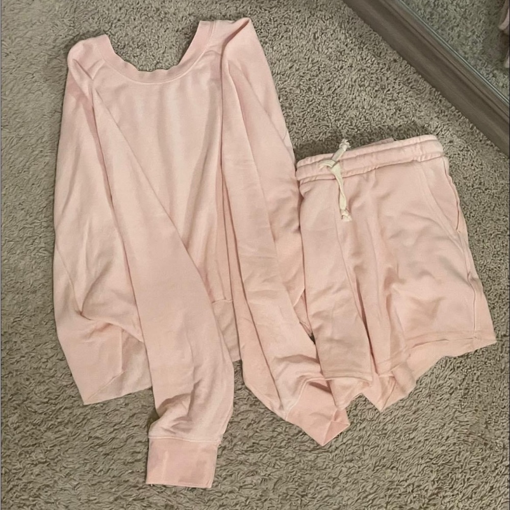 TALULAH Soft Pink Sweatshirt & Matching Shorts Set